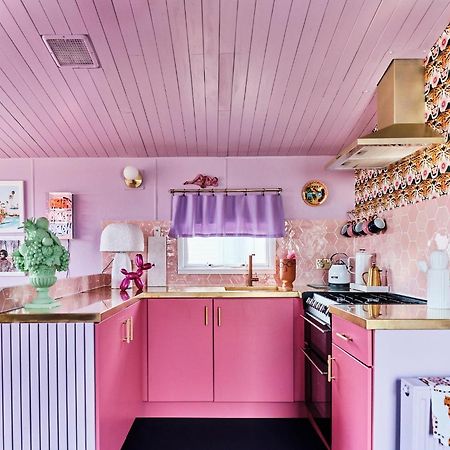 Fun Barbie Inspired, 6 Berth Caravan - Camber Sands Holiday Park, Near The Beach Екстериор снимка