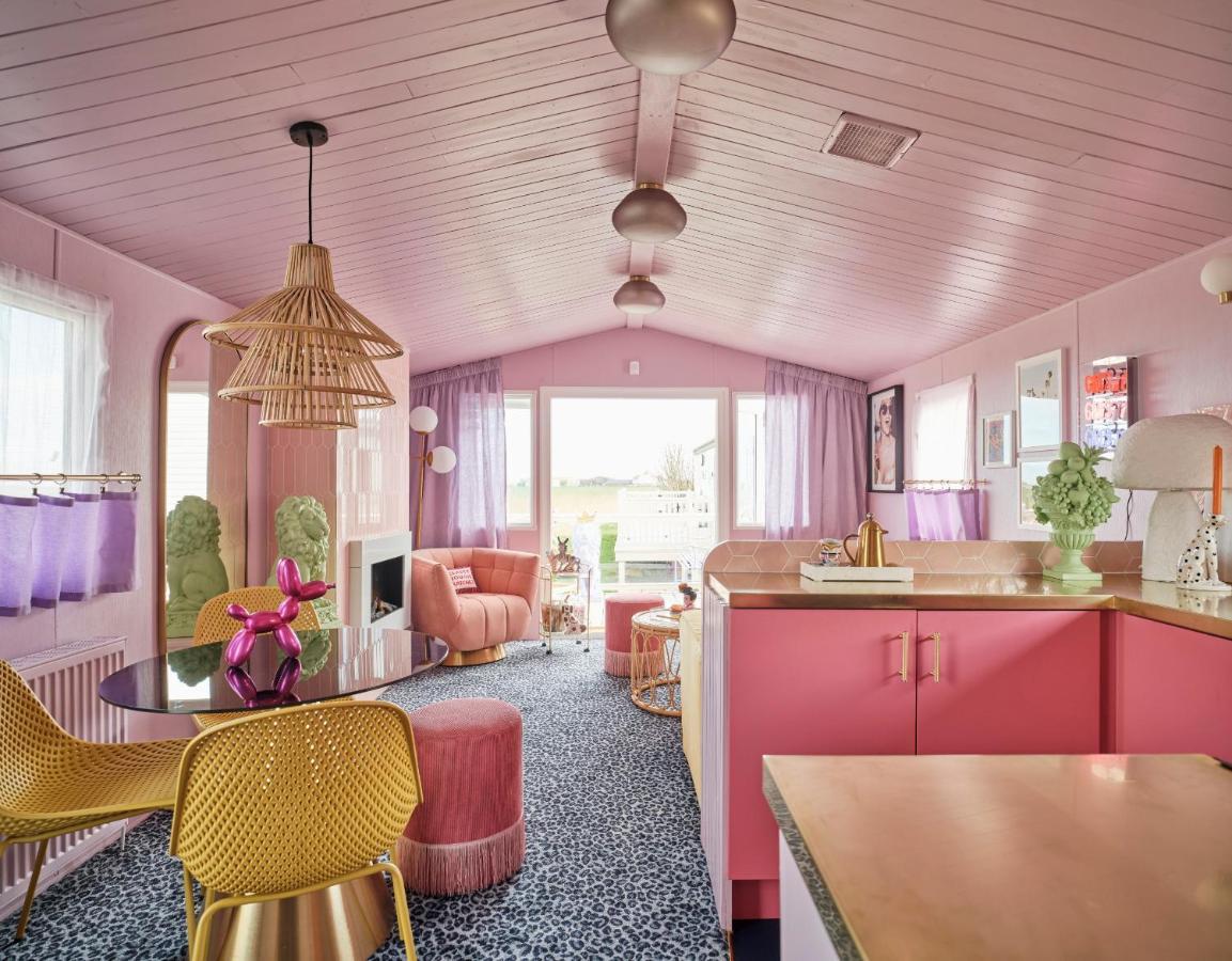 Fun Barbie Inspired, 6 Berth Caravan - Camber Sands Holiday Park, Near The Beach Екстериор снимка