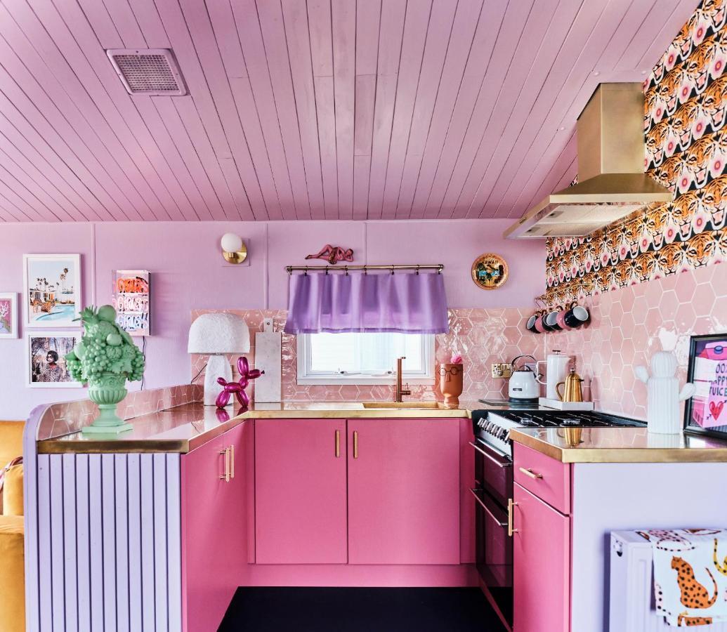 Fun Barbie Inspired, 6 Berth Caravan - Camber Sands Holiday Park, Near The Beach Екстериор снимка